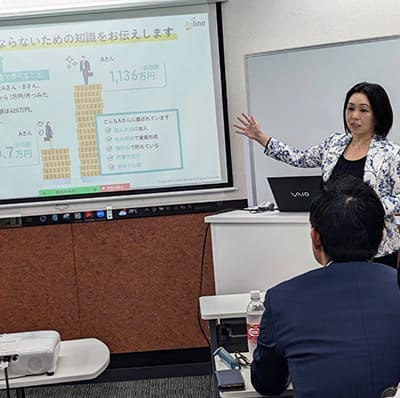 企業型DCに関するセミナーで講師を務める田頭様